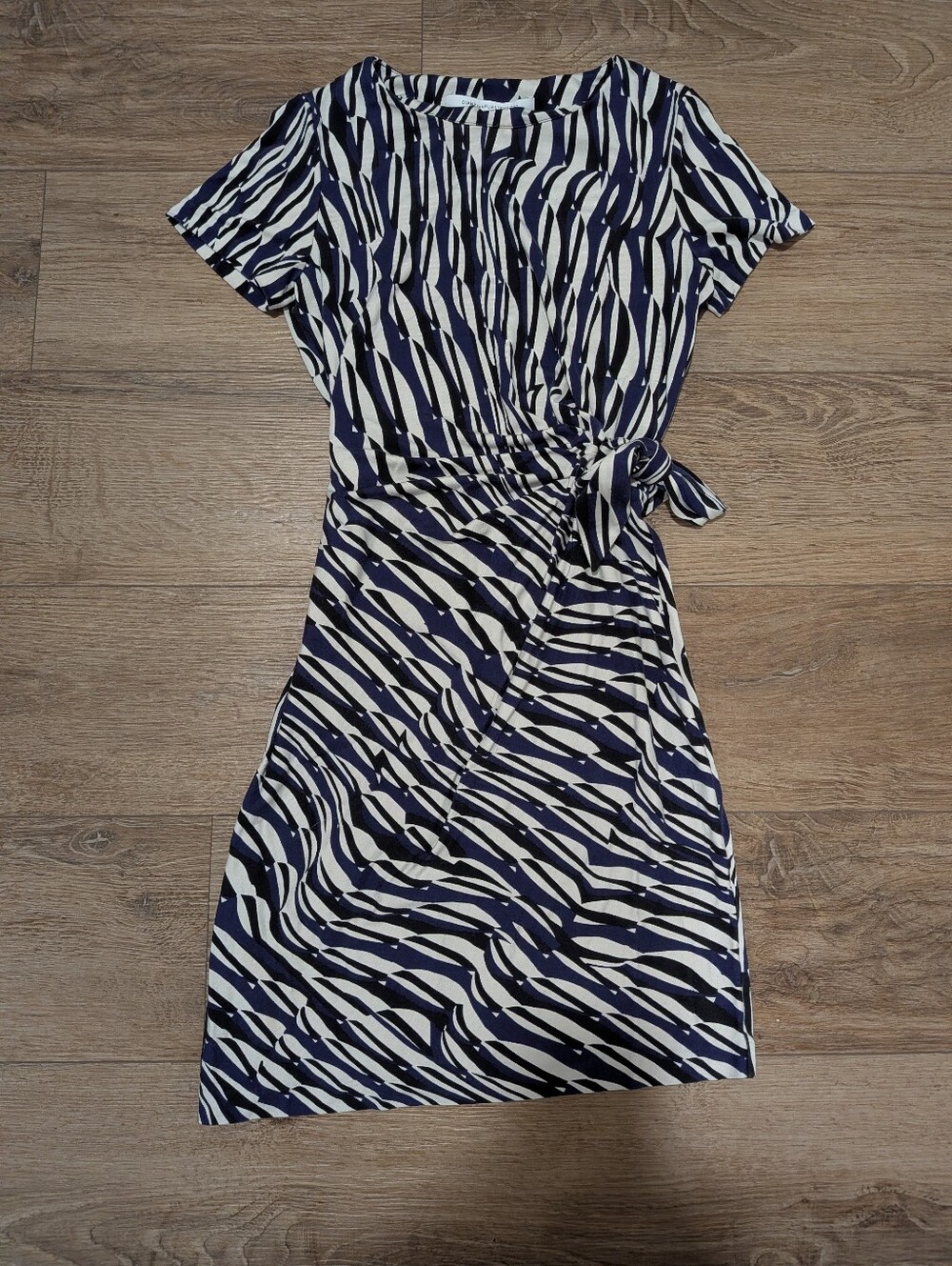 Diane Von Furstenburg ZOE Dress Sz 6 Glass Weave Purple